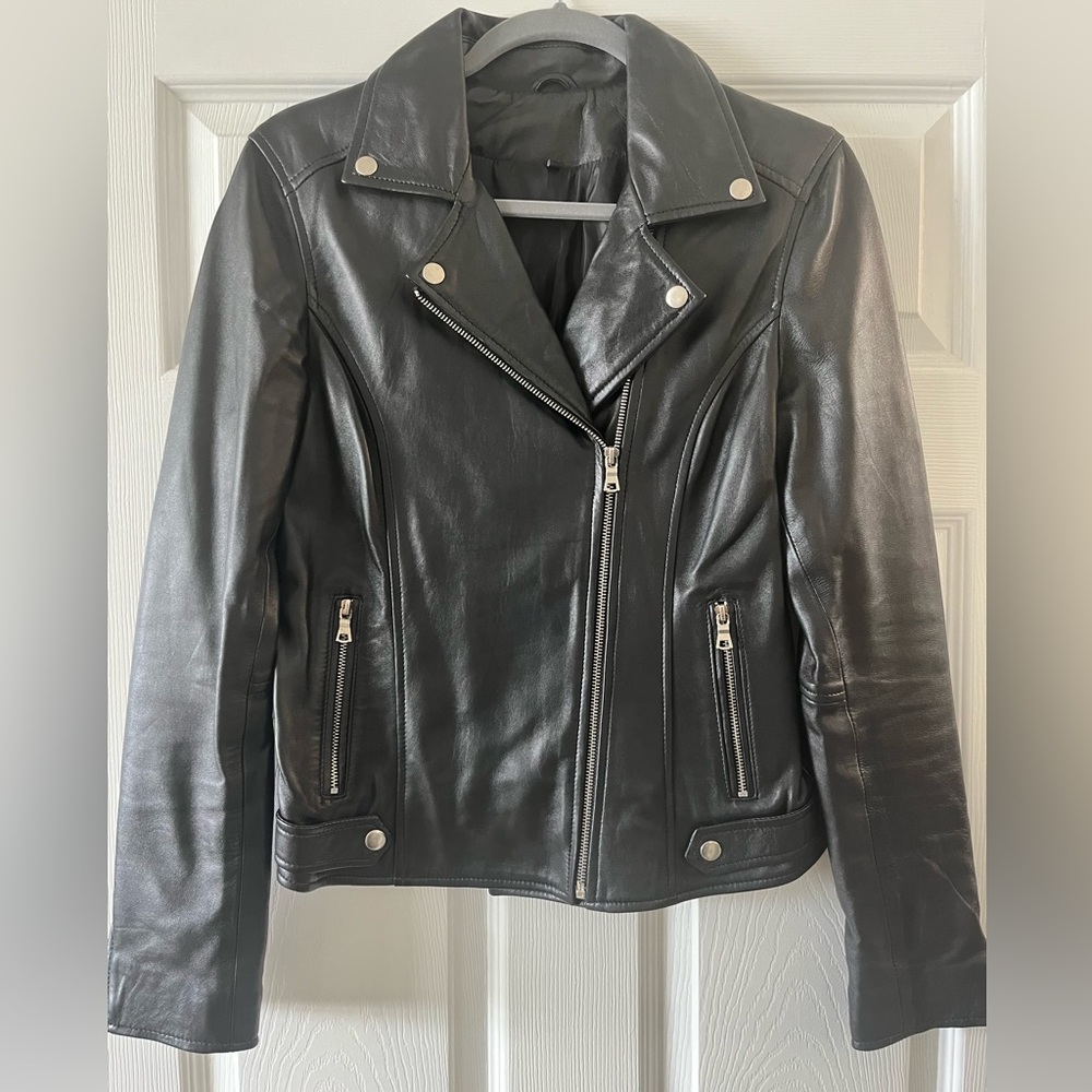 Elegant Black Leather Jacket